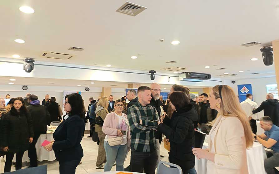 Gužva na Danima poslova u Sisku